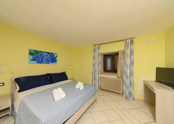 לינה וארוחת בוקר La Rosa - Luxury איסקיה